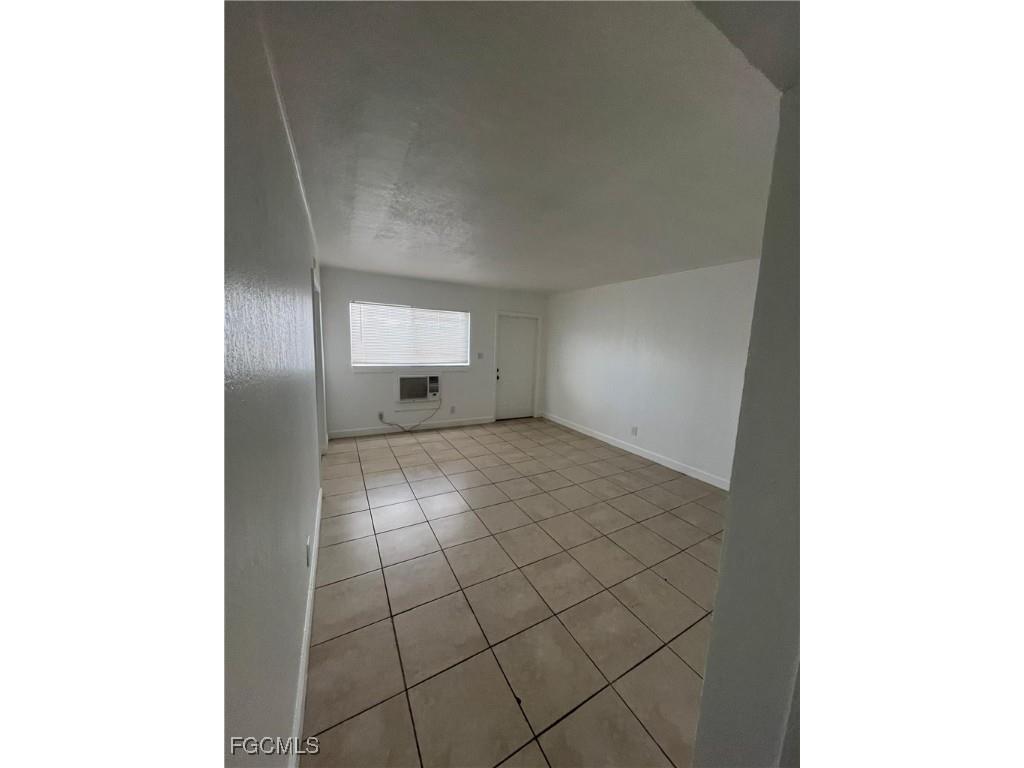 2452 Stella Street #205 Fort Myers FL 33901 2025006016 image1