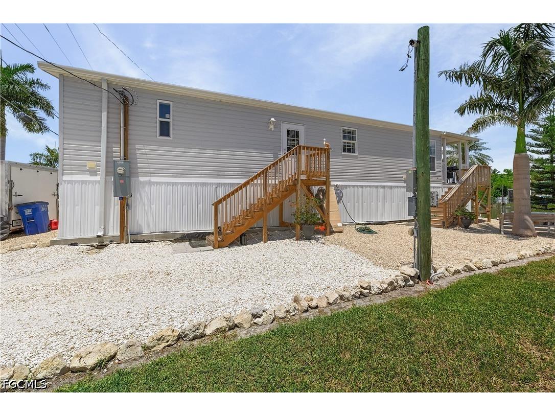 2452 York Road Saint James City FL 33956 2026028499 image1