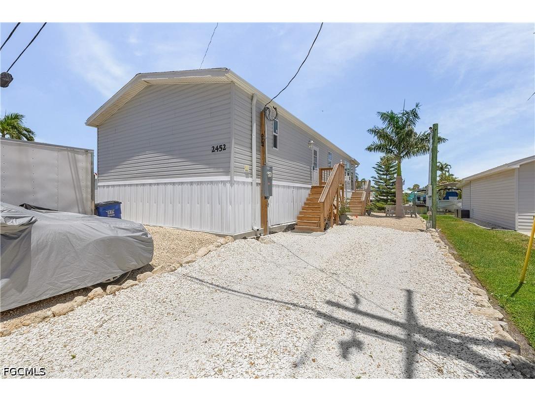 2452 York Road Saint James City FL 33956 2026028499 image2