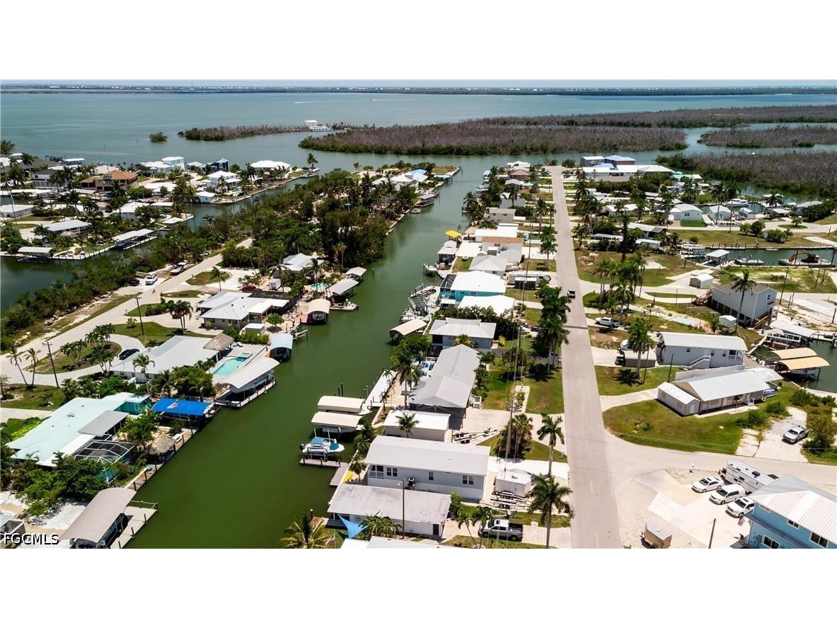 2452 York Road Saint James City FL 33956 2026028499 image6