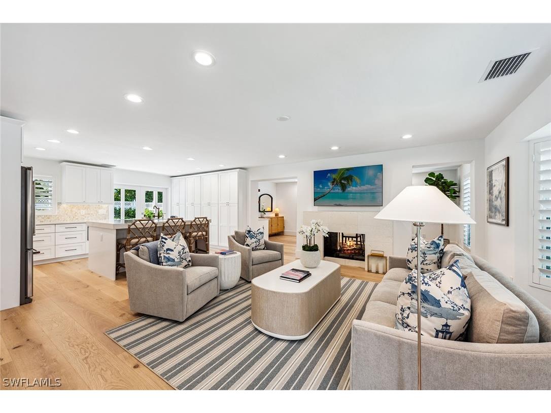 2453 10th Street N Naples FL 34103 224025123 image1