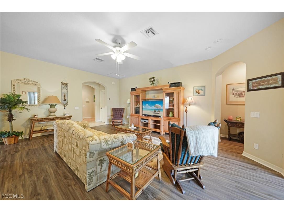 2454 Blackburn Circle Cape Coral FL 33991 2026010152 image11