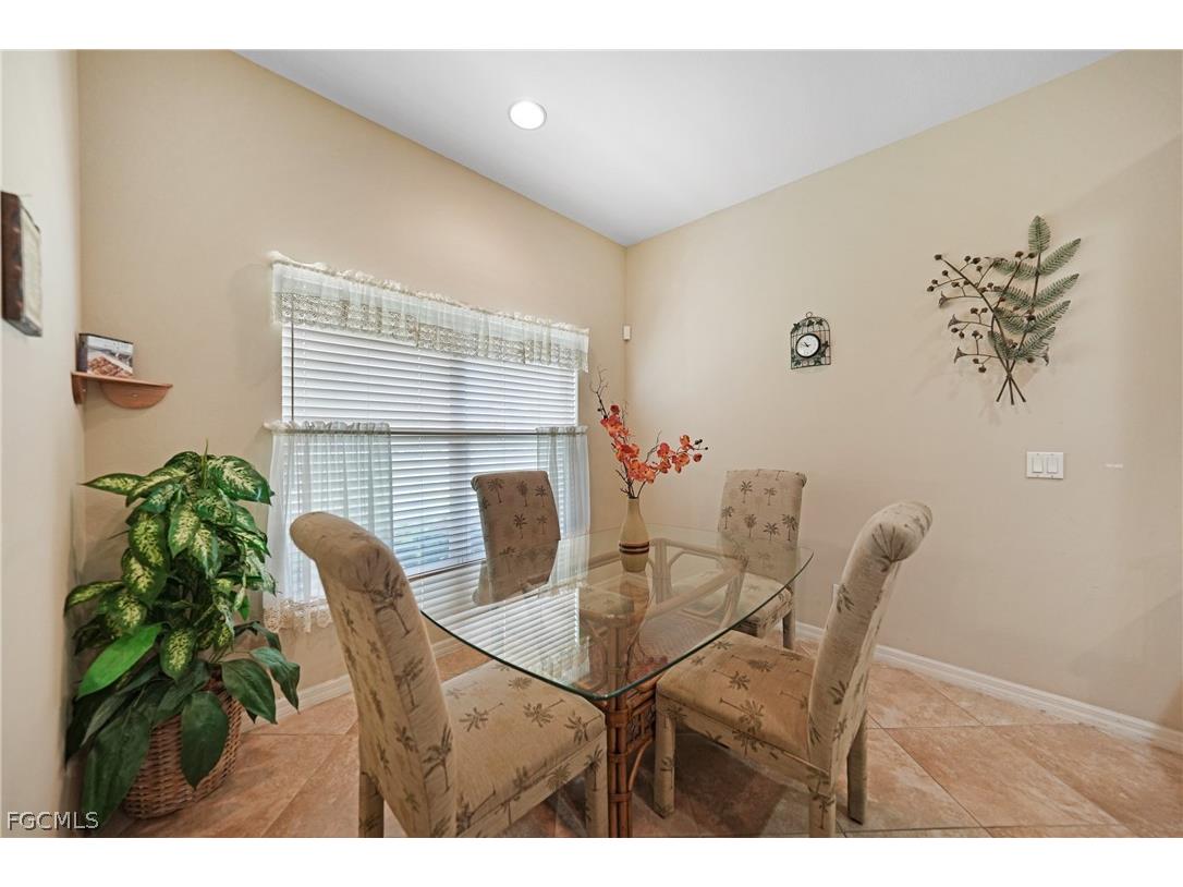 2454 Blackburn Circle Cape Coral FL 33991 2026010152 image13