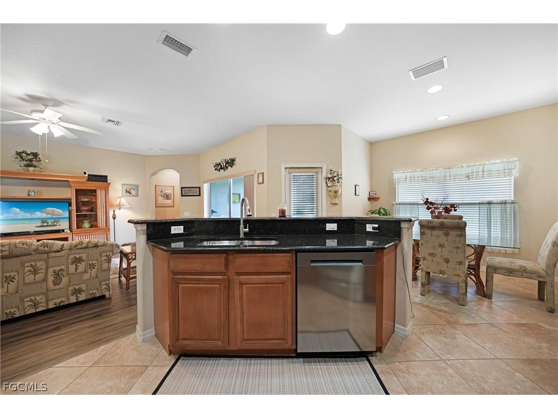 2454 Blackburn Circle Cape Coral FL 33991 2026010152 image3