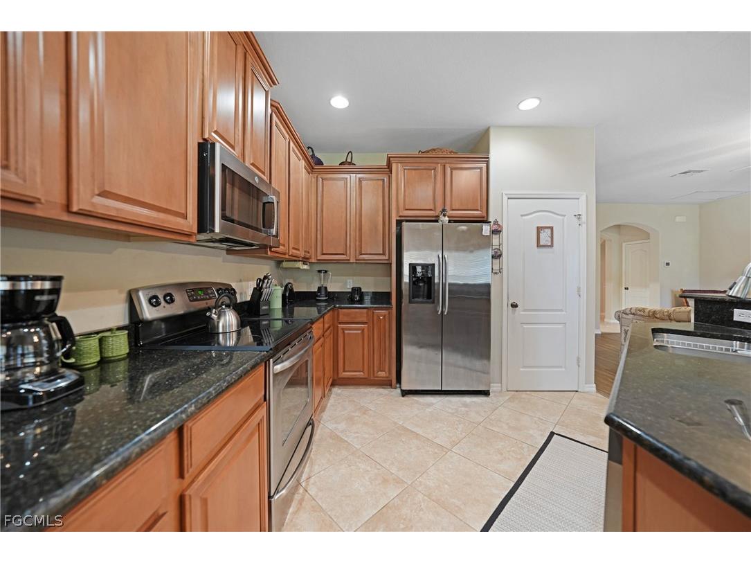 2454 Blackburn Circle Cape Coral FL 33991 2026010152 image4