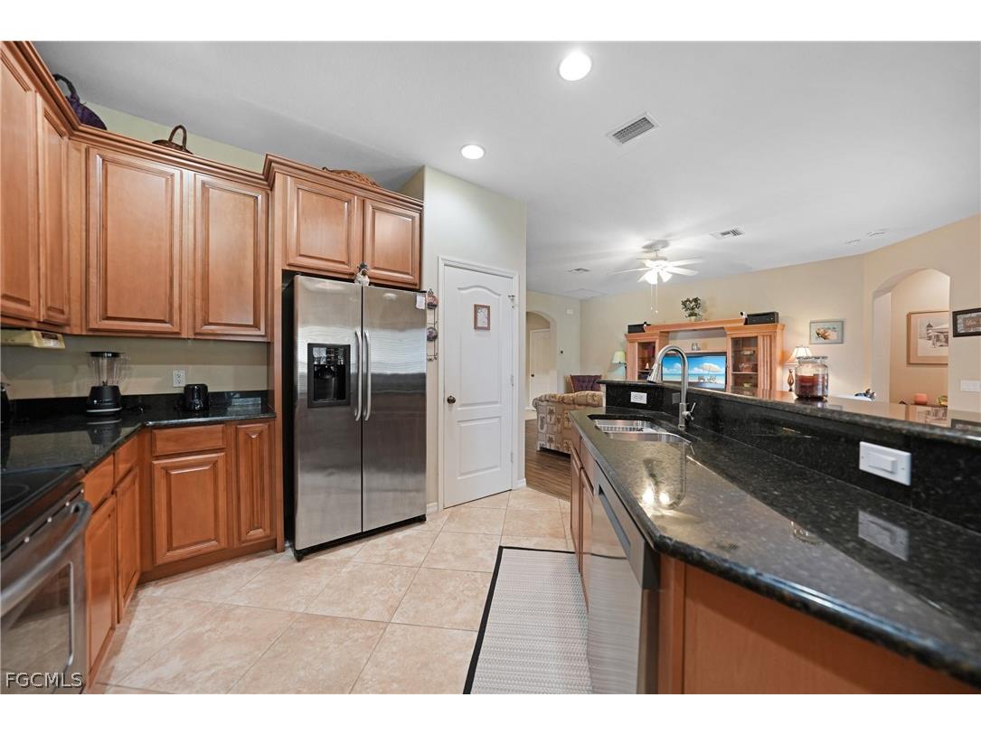 2454 Blackburn Circle Cape Coral FL 33991 2026010152 image5