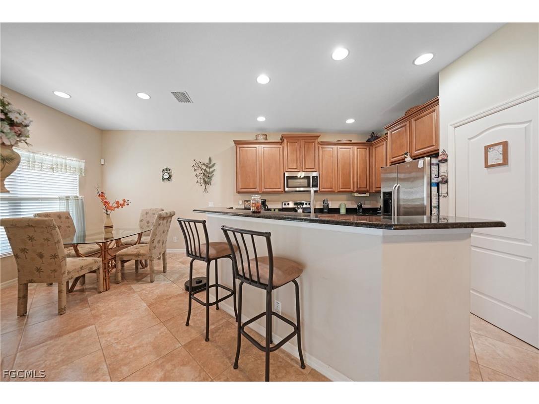 2454 Blackburn Circle Cape Coral FL 33991 2026010152 image6