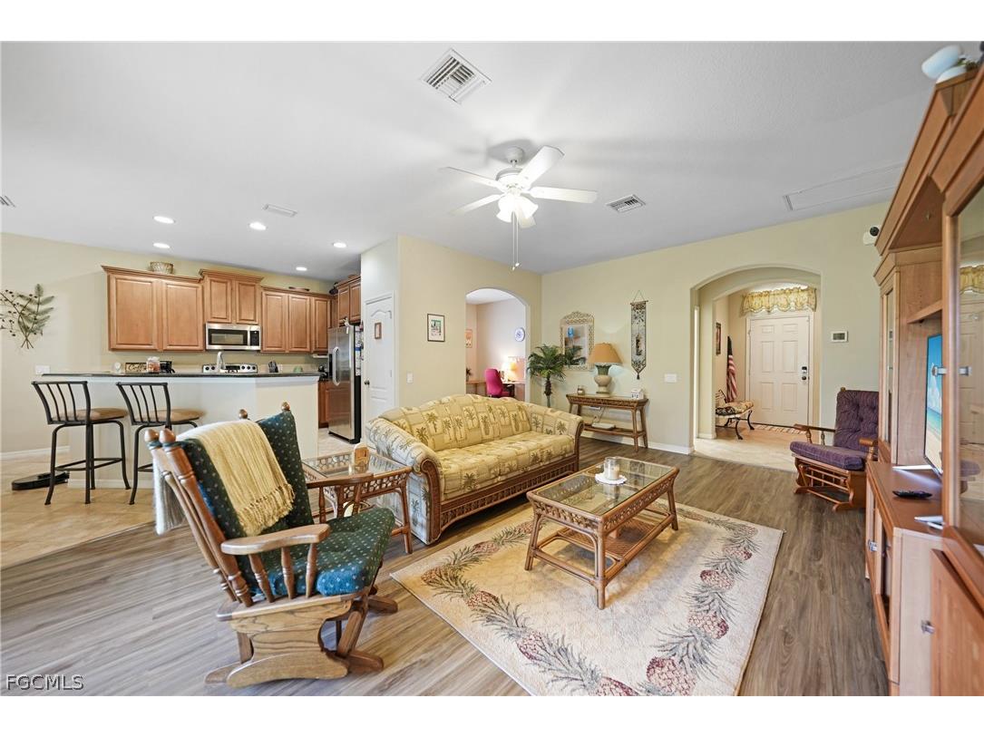 2454 Blackburn Circle Cape Coral FL 33991 2026010152 image7