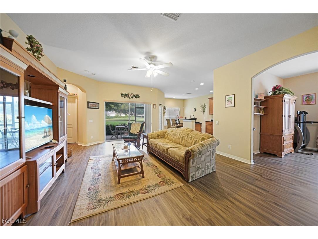 2454 Blackburn Circle Cape Coral FL 33991 2026010152 image8