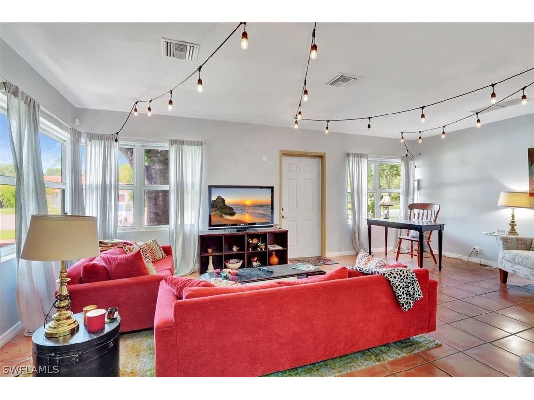 2455 Cortez Boulevard Fort Myers FL 33901 224041892 image1