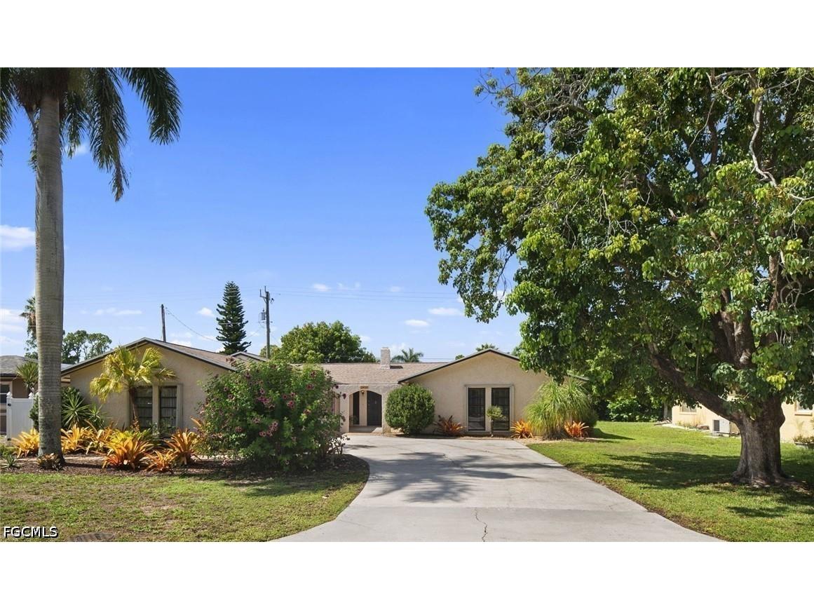 2456 Chandler Avenue Fort Myers FL 33907 2026028616 image1