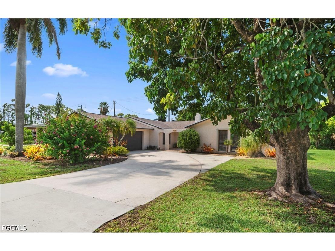 2456 Chandler Avenue Fort Myers FL 33907 2026028616 image2