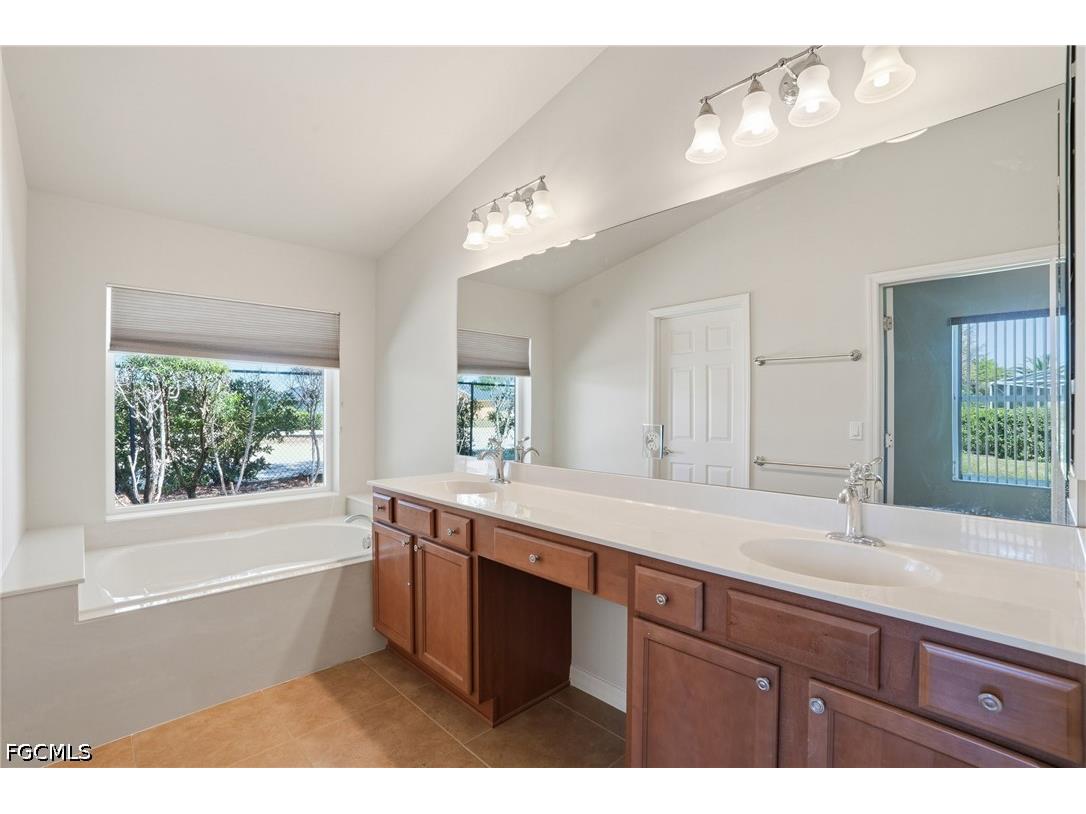 2457 Sutherland Court Cape Coral FL 33991 2026013644 image12