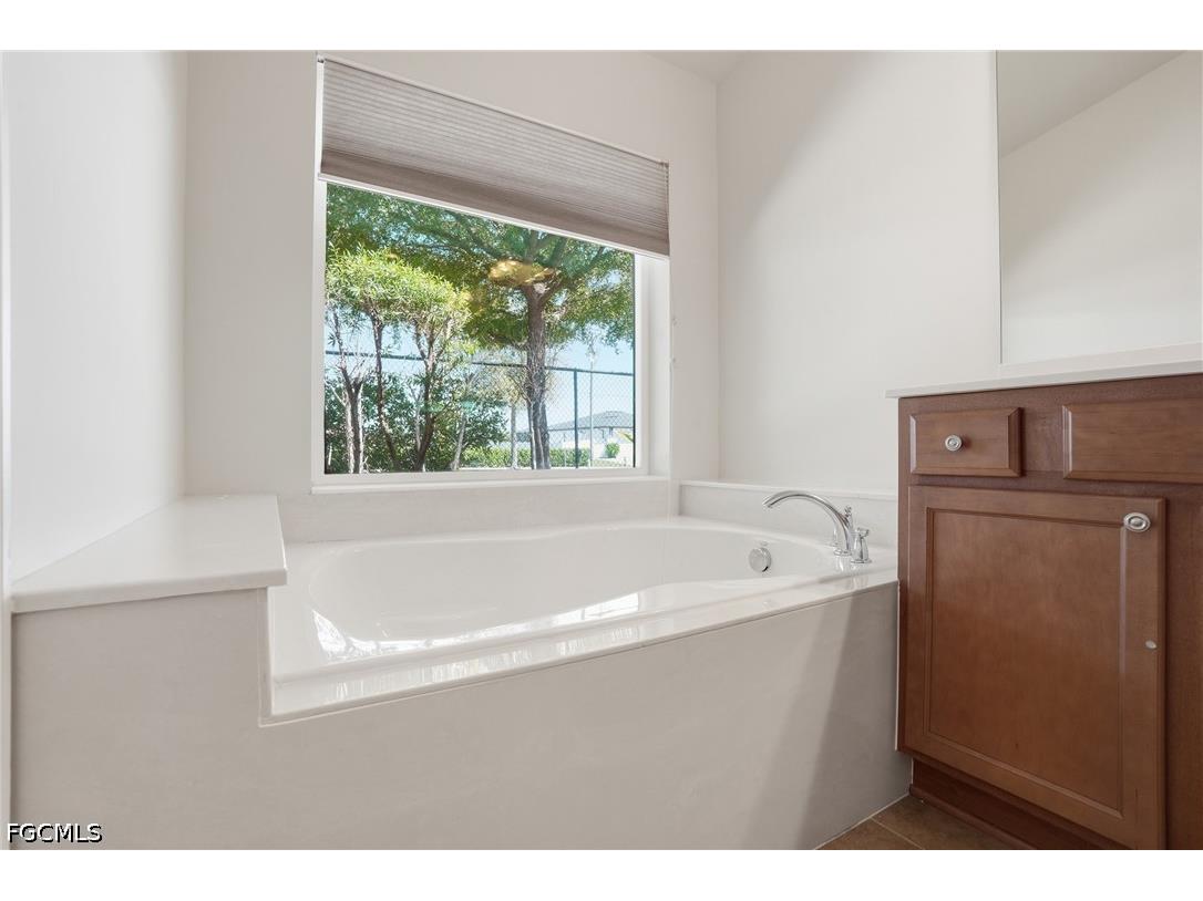 2457 Sutherland Court Cape Coral FL 33991 2026013644 image14