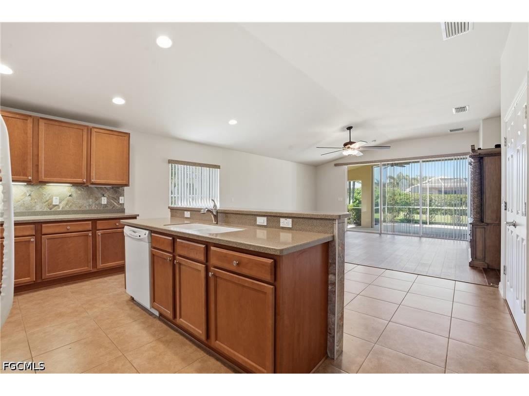 2457 Sutherland Court Cape Coral FL 33991 2026013644 image5