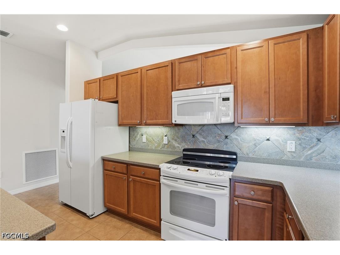 2457 Sutherland Court Cape Coral FL 33991 2026013644 image6