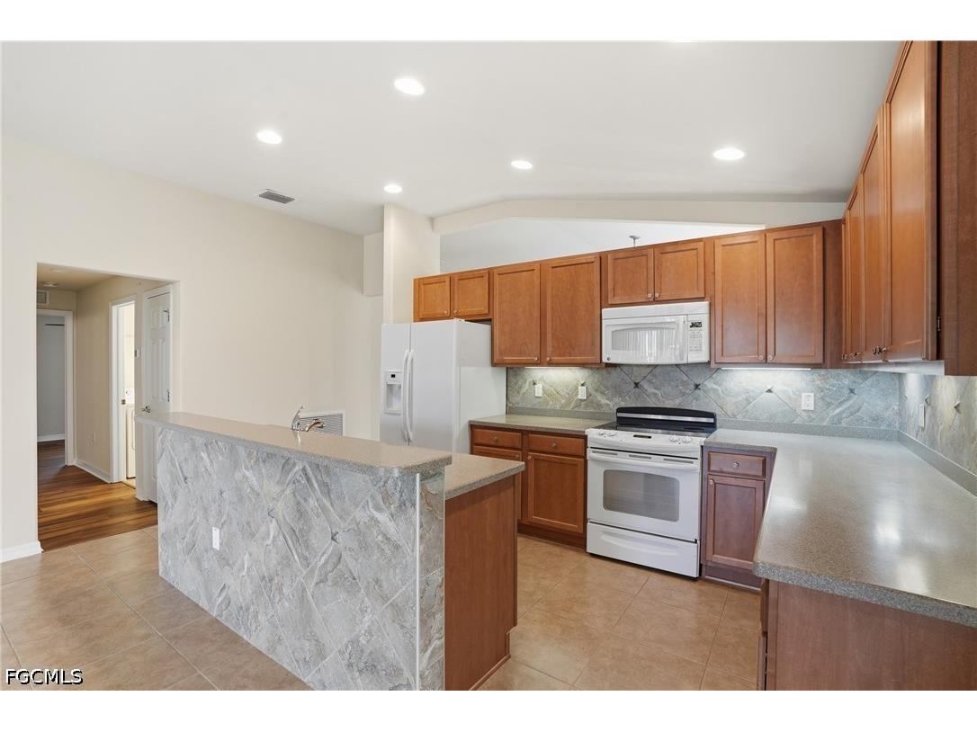 2457 Sutherland Court Cape Coral FL 33991 2026013644 image7