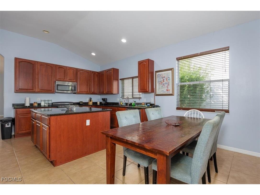 2461 Sutherland Court Cape Coral FL 33991 2025015079 image8