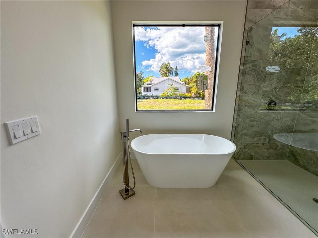 2464 Florida Avenue Naples FL 34112 226002601 image29