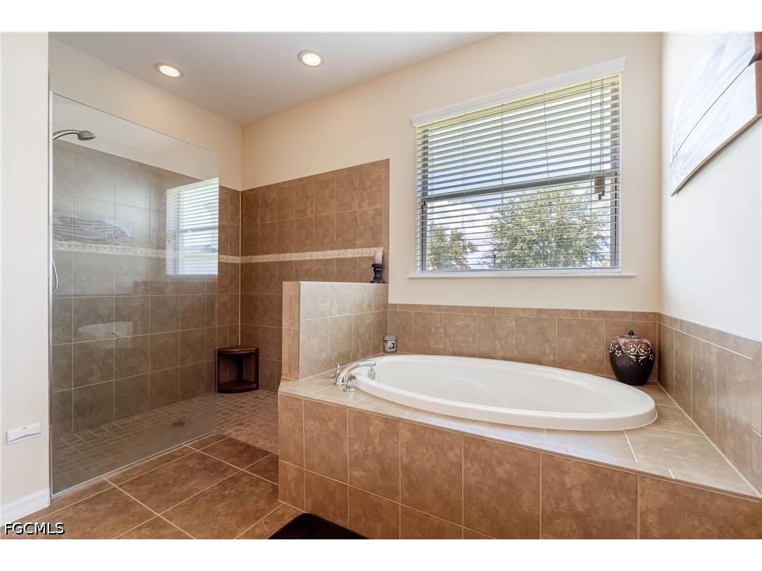 2466 Ashbury Circle Cape Coral FL 33991 2026024821 image22