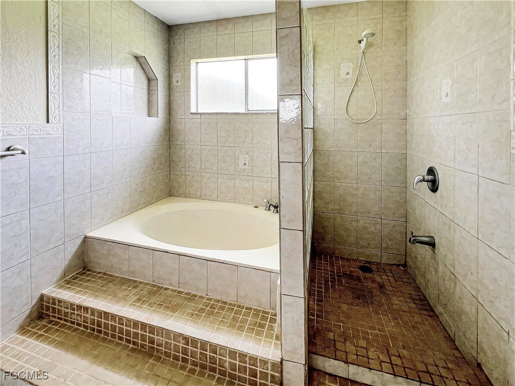 2466 Lakeshore Circle Port Charlotte FL 33952 2025023700 image15