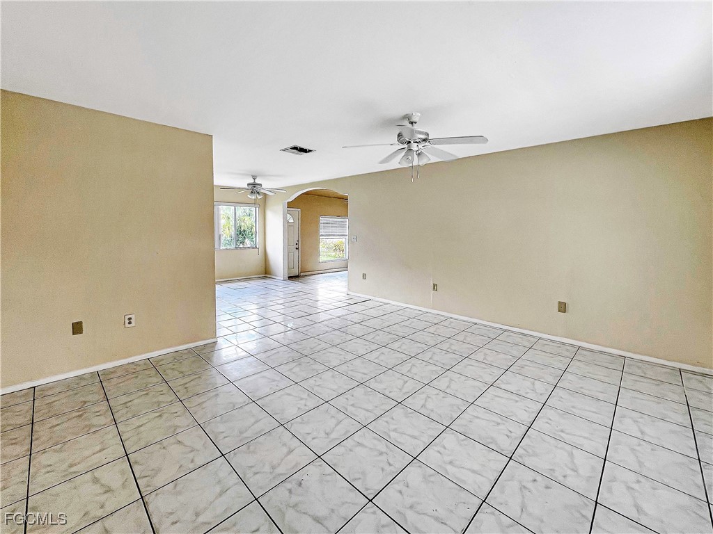 2466 Lakeshore Circle Port Charlotte FL 33952 2025023700 image4