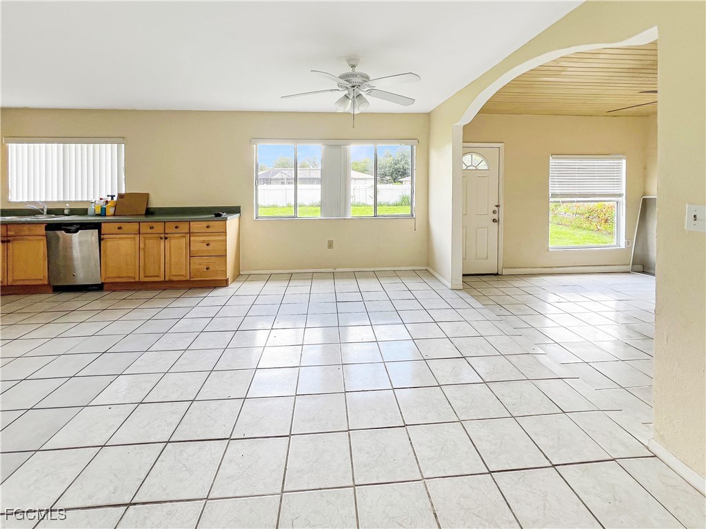 2466 Lakeshore Circle Port Charlotte FL 33952 2025023700 image5