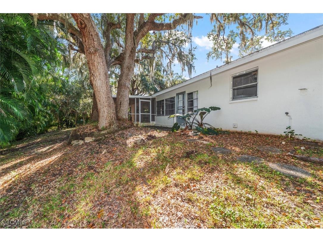 2466 N Westwood Drive North Fort Myers FL 33917 2025025300 image32