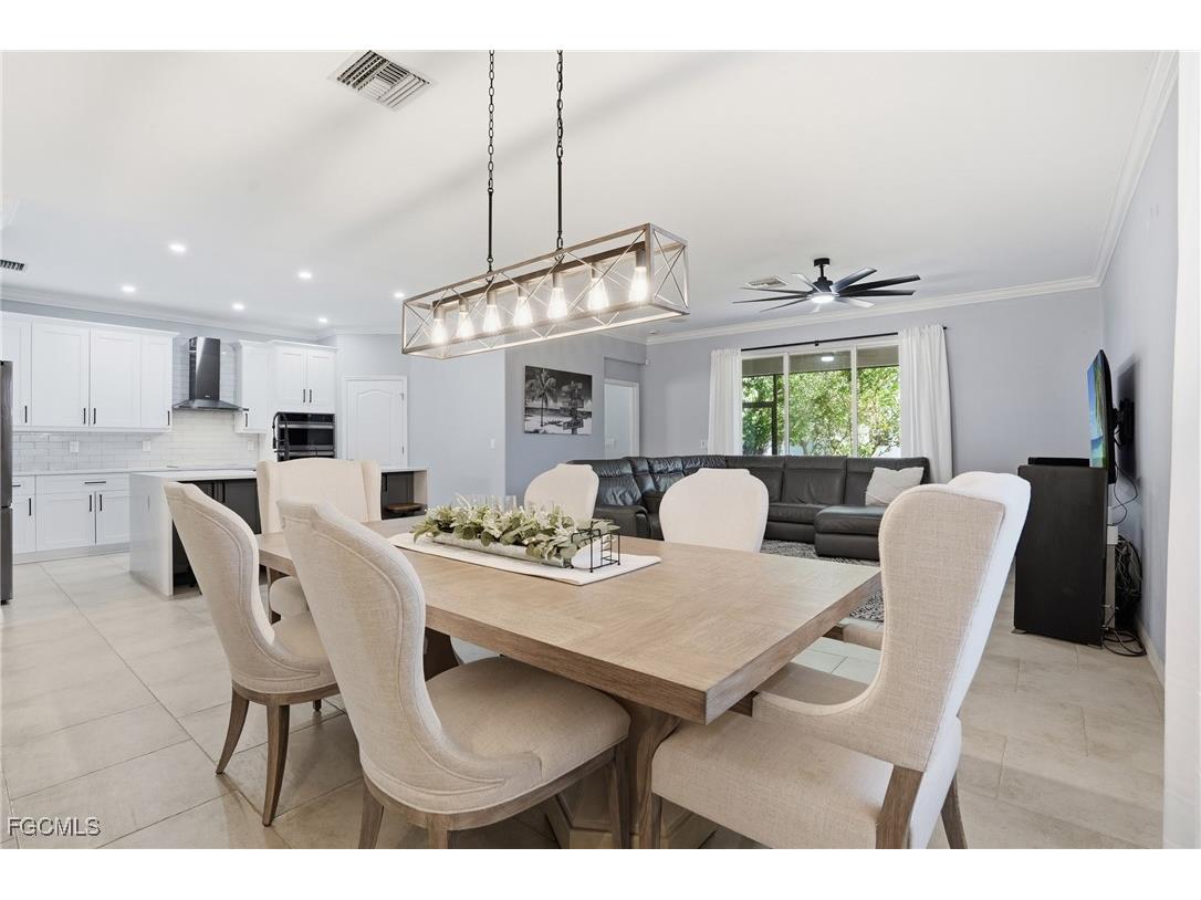 2469 Heydon Circle E Naples FL 34120 2025025983 image12