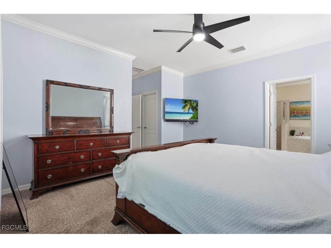 2469 Heydon Circle E Naples FL 34120 2025025983 image18