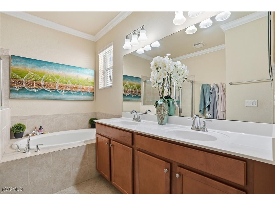 2469 Heydon Circle E Naples FL 34120 2025025983 image19