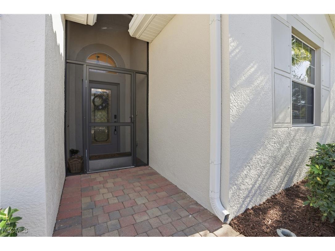 2469 Heydon Circle E Naples FL 34120 2025025983 image2