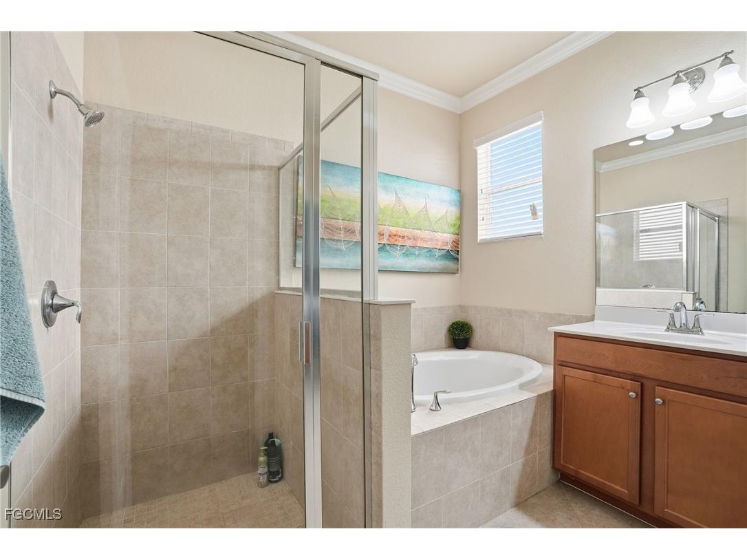 2469 Heydon Circle E Naples FL 34120 2025025983 image20