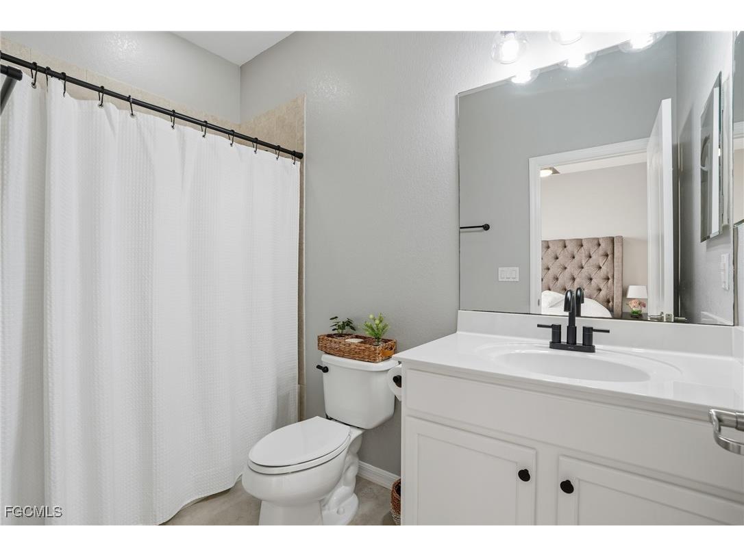 2469 Heydon Circle E Naples FL 34120 2025025983 image23