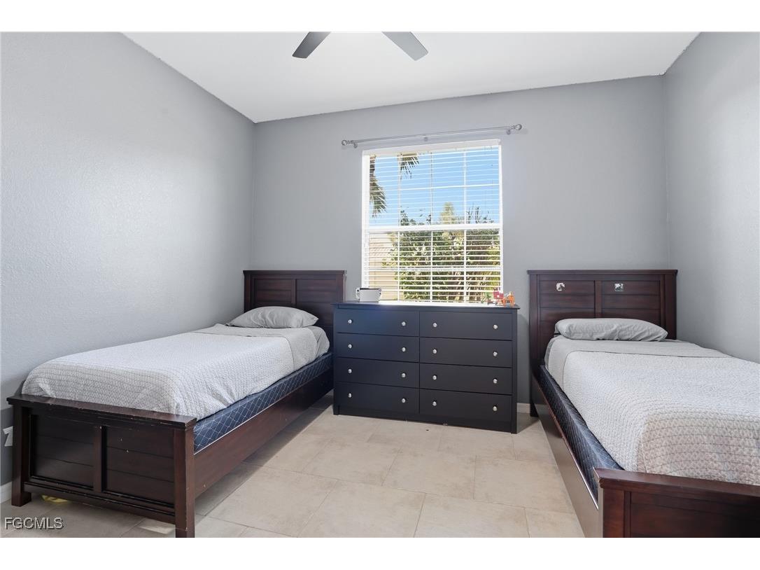 2469 Heydon Circle E Naples FL 34120 2025025983 image27