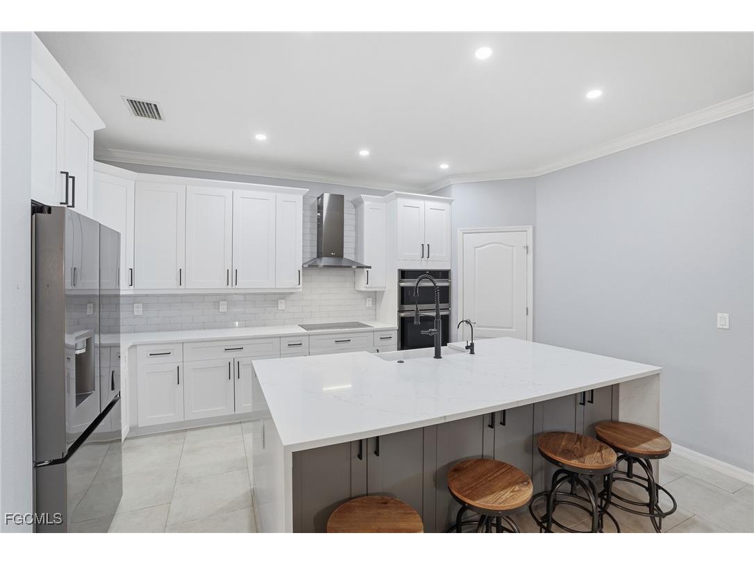 2469 Heydon Circle E Naples FL 34120 2025025983 image4