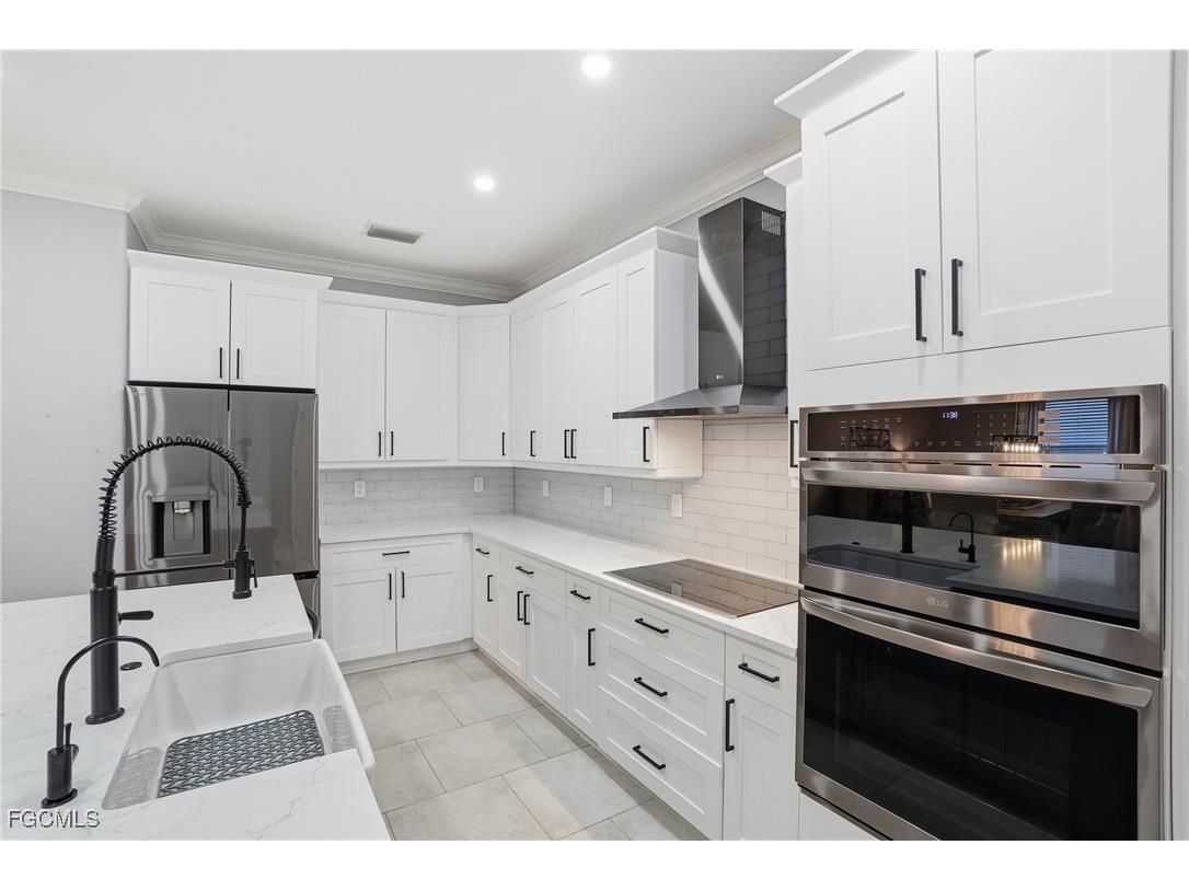 2469 Heydon Circle E Naples FL 34120 2025025983 image5