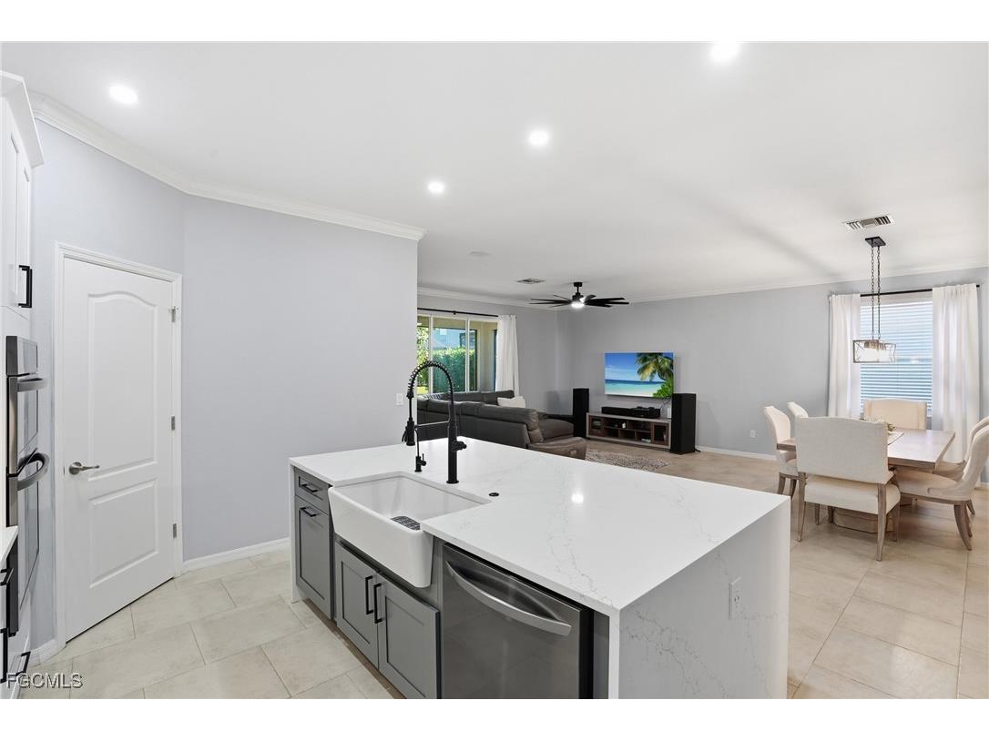 2469 Heydon Circle E Naples FL 34120 2025025983 image7