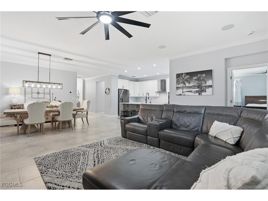 2469 Heydon Circle E Naples FL 34120 2025025983 image9