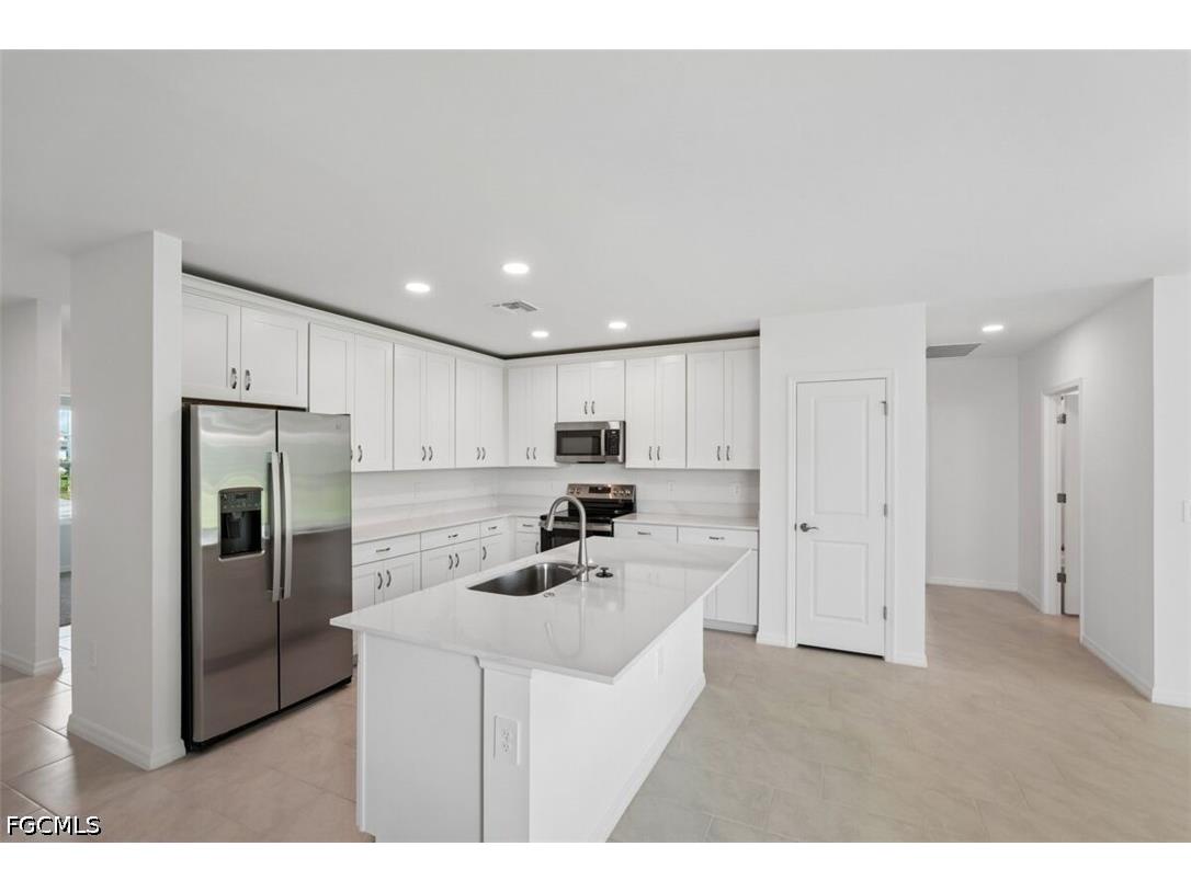 247 Lakeside Breeze Way Lehigh Acres FL 33936 2026019219 image3