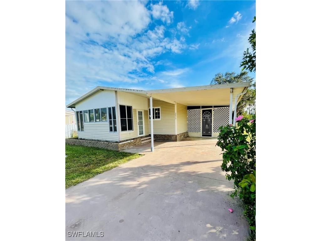 2470 Farrance Court North Fort Myers FL 33917 224094372 image1