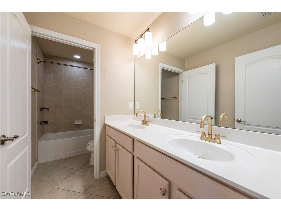 2470 Heydon Circle E Naples FL 34120 225063455 image18