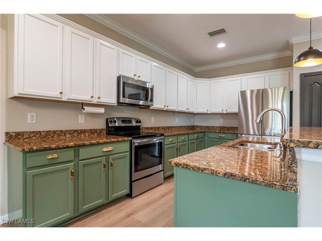 2470 Heydon Circle E Naples FL 34120 225063455 image9