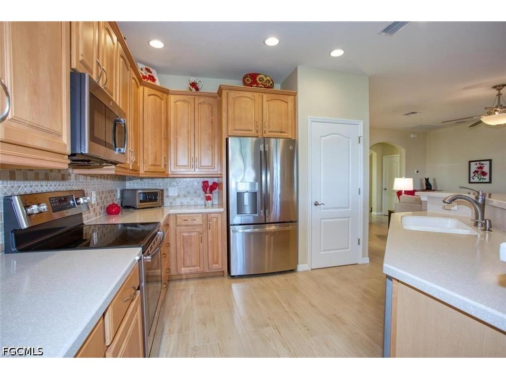 2474 Blackburn Circle Cape Coral FL 33991 2026021047 image3