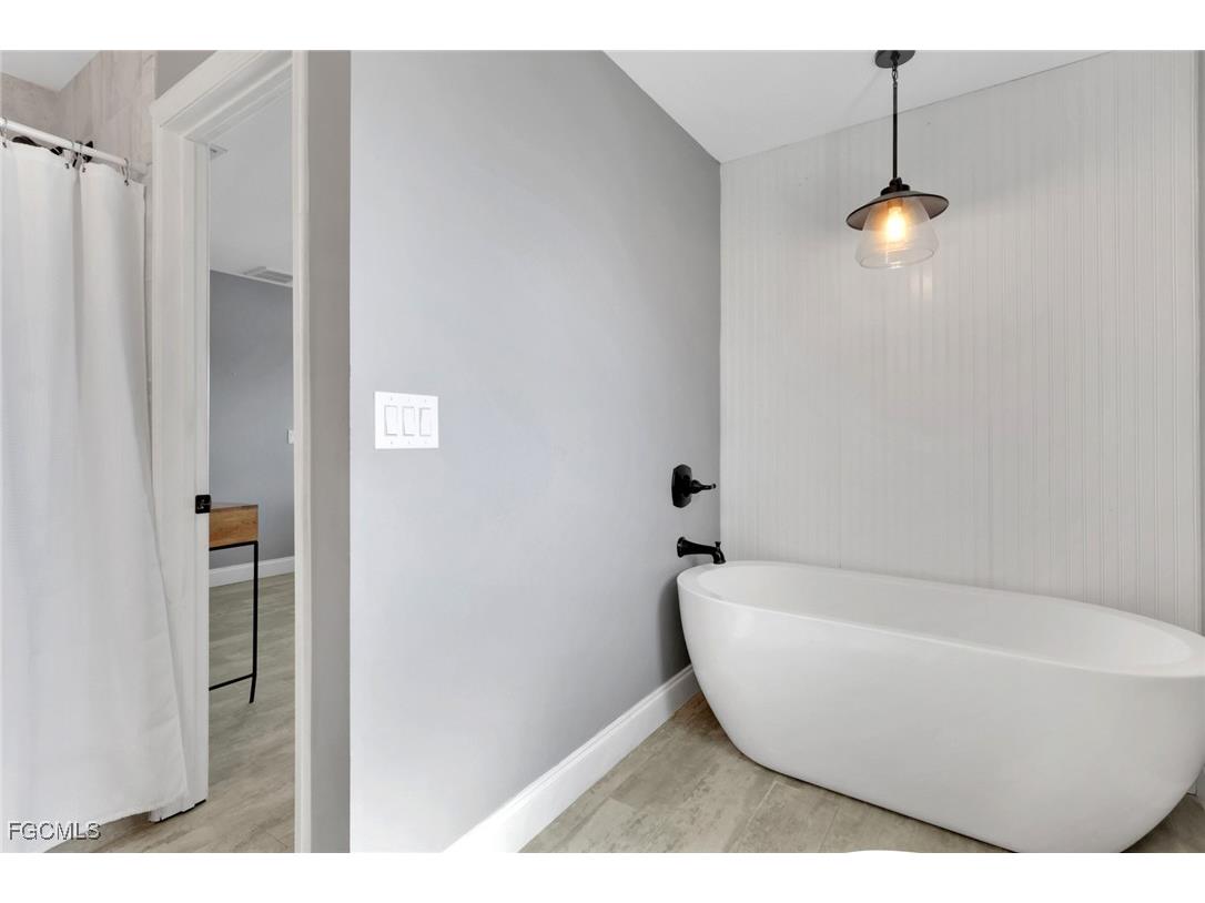 2480 Bayshore Drive Matlacha FL 33993 2025016738 image12