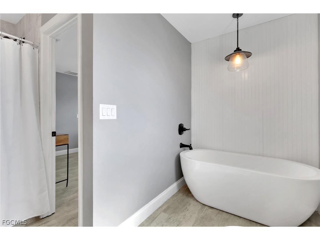 2480 Bayshore Drive Matlacha FL 33993 2026009039 image12