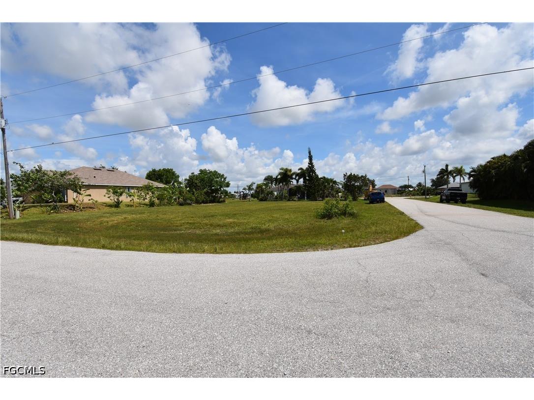 2480 NW 8th Terrace Cape Coral FL 33993 2026026423 image16