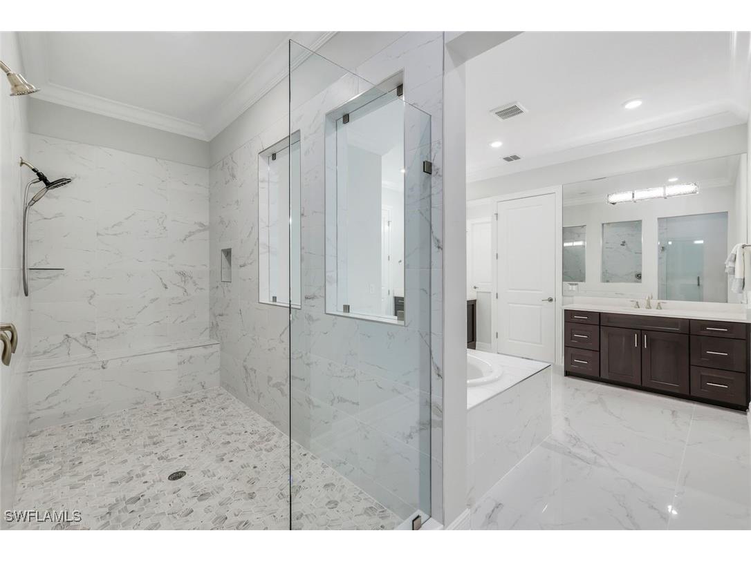 2488 Breakwater Way #201 Naples FL 34112 225050382 image18