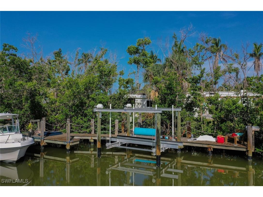 2490 Coconut Drive Sanibel FL 33957 224068812 image13