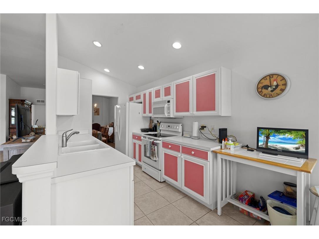 2492 Belleville Court Cape Coral FL 33991 2025013138 image8